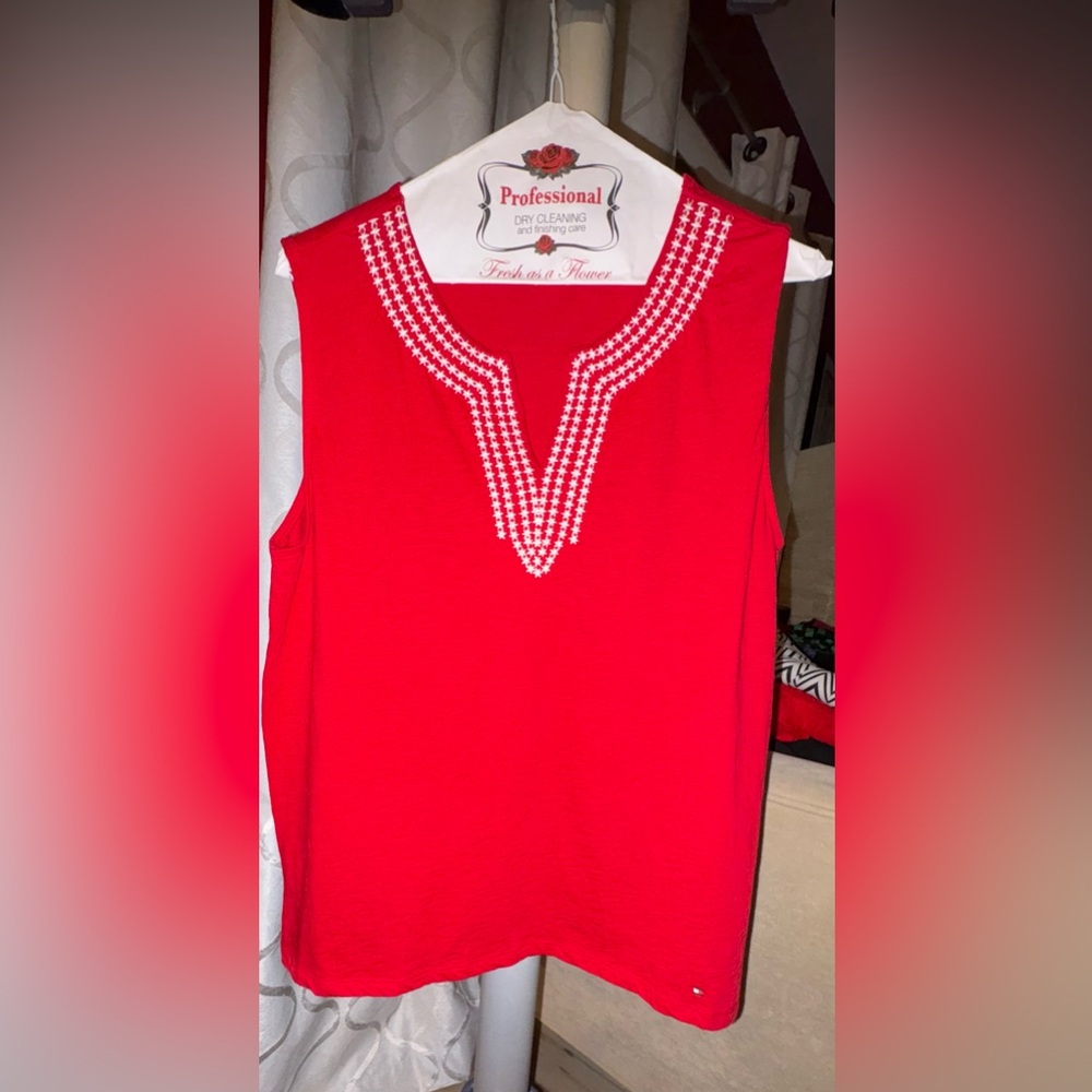 Tommy Hilfiger Women's Sleeveless Embroidered red Top Tank